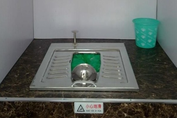 大面板水沖蹲便 大面板水沖蹲便